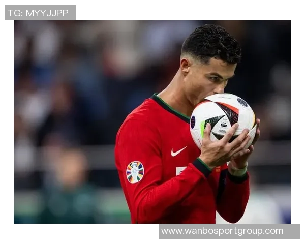 C罗社交媒体分享回归葡萄牙国家队照片帅气戴墨镜引发球迷热议